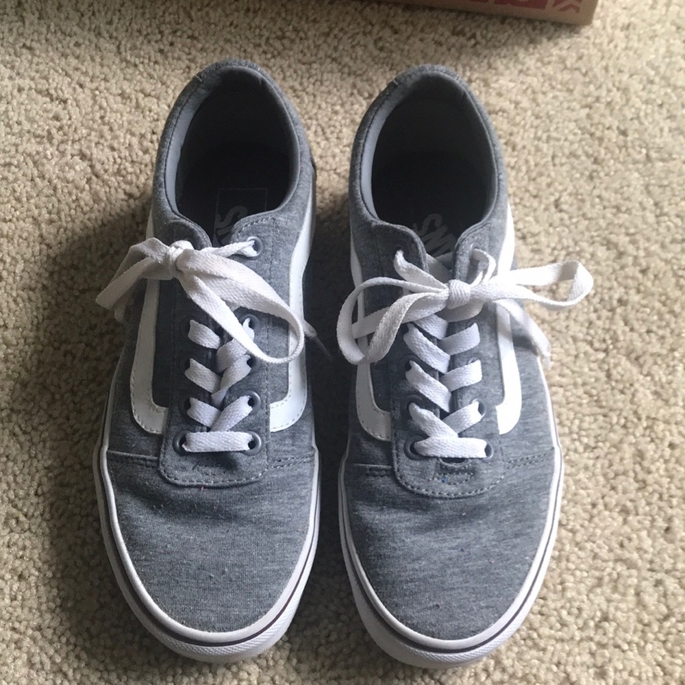 (Suiting) light gray/burg vans
